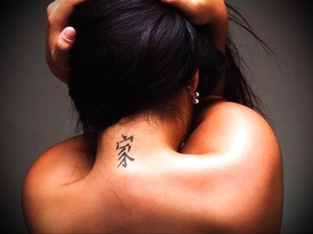 Тату для девушек на шее