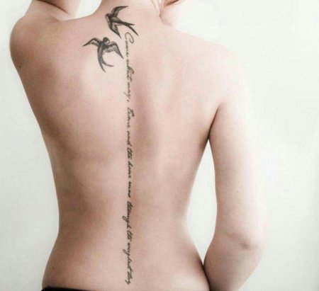 Тату на позвоночнике женские