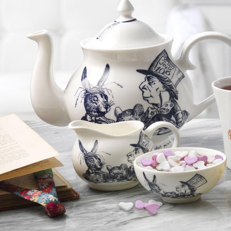 Безумное чаепитие алиса в стране чудес посуда