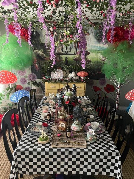 Alice in wonderland tea party