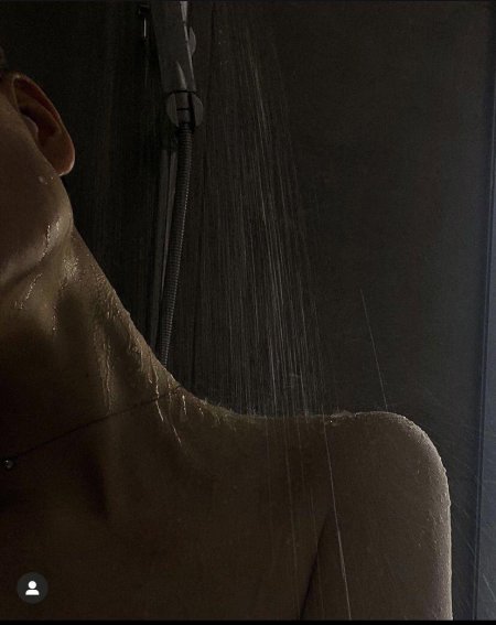 Девушка душ