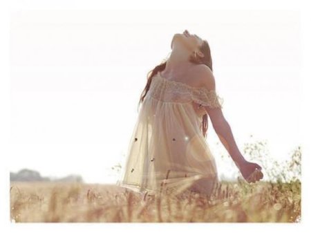 Девушка в сарафане