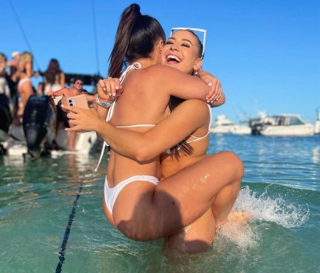 Красивые девушки на отдыхе