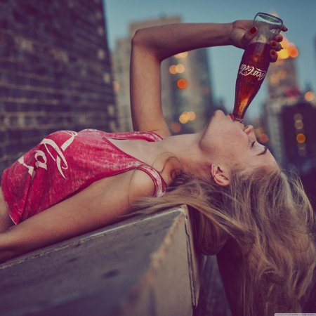 Красивые девушки и алкоголь