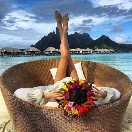 Женщина отдыхает