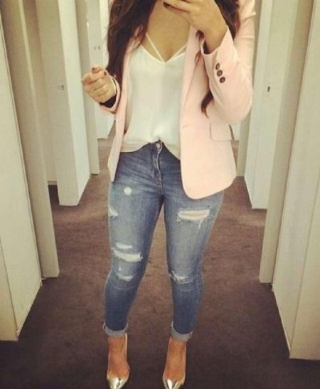 Девушка в джинсах