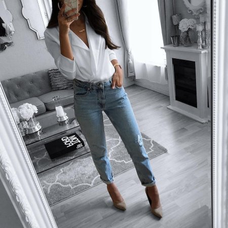 Андреа архона в джинсах