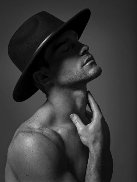 Парень в шляпе