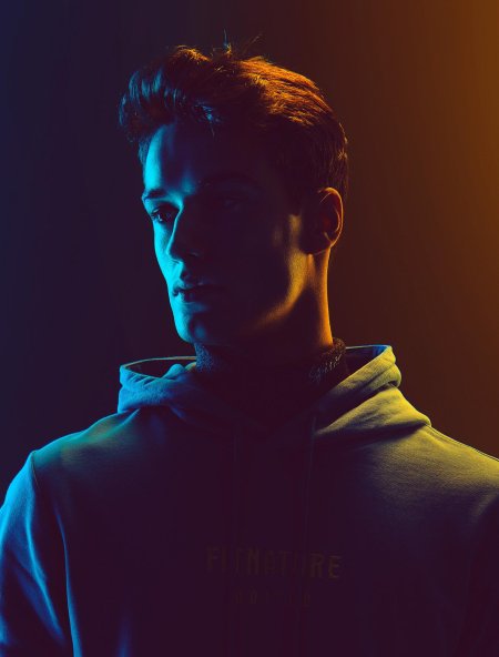 Мужской портрет неон