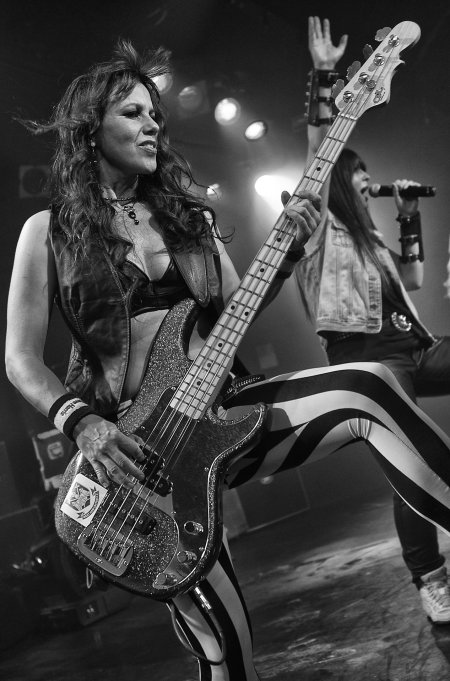 Девушка в стиле рок