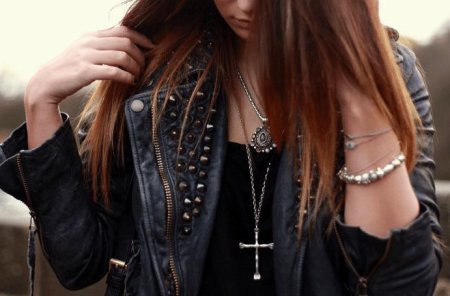 Девушка рокер