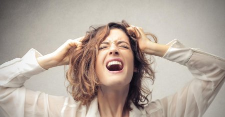 Женщина в истерике