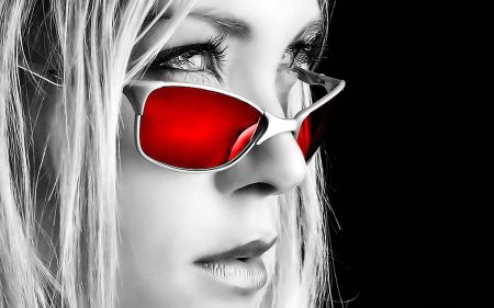 Девушка в очках