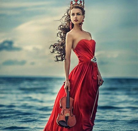 В красивом платье