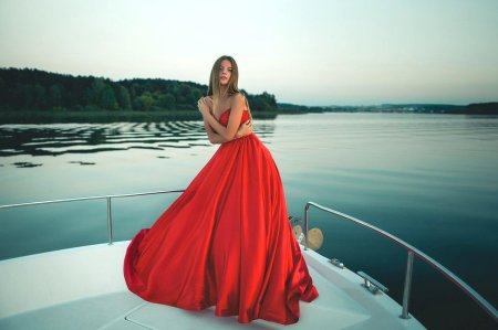 Девушка в красивом платье