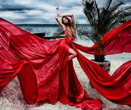 Длинное красное платье