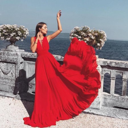 Шикарное красное платье