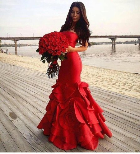 Шикарное красное платье