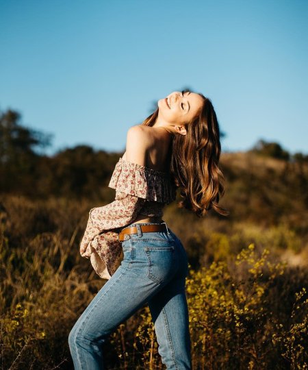 Поза для фотосессии девушек