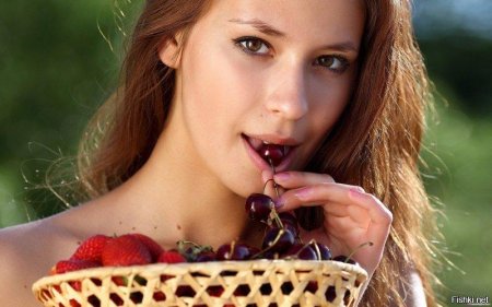 Симпатичная девушка