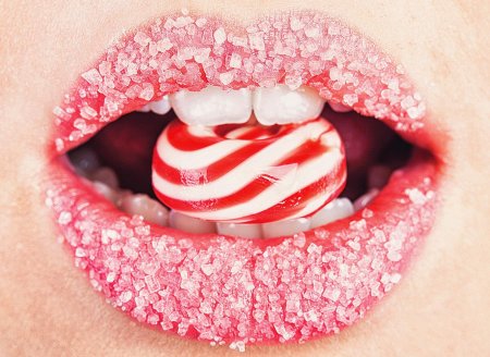 Губы с леденцом