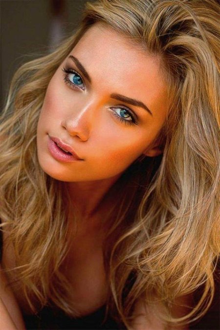 Блондиреи с голубыми глазами