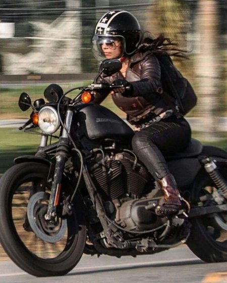 Harley davidson sportster girl