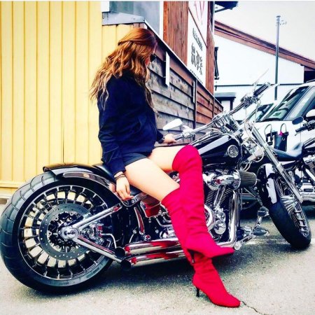 Мотоциклы с девушками чопперы