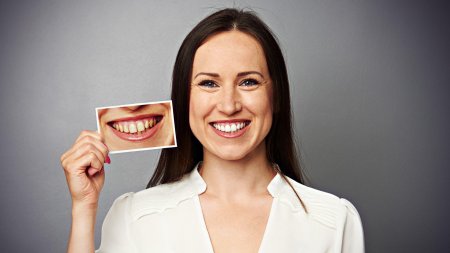 Девушка с красивыми зубами