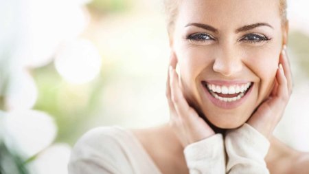 Женщина улыбка