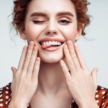 Улыбка зубами