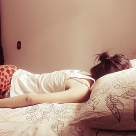 Спящая девушка