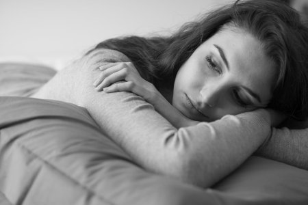 Грустная девушка