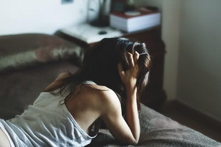 Девушка отвернулась