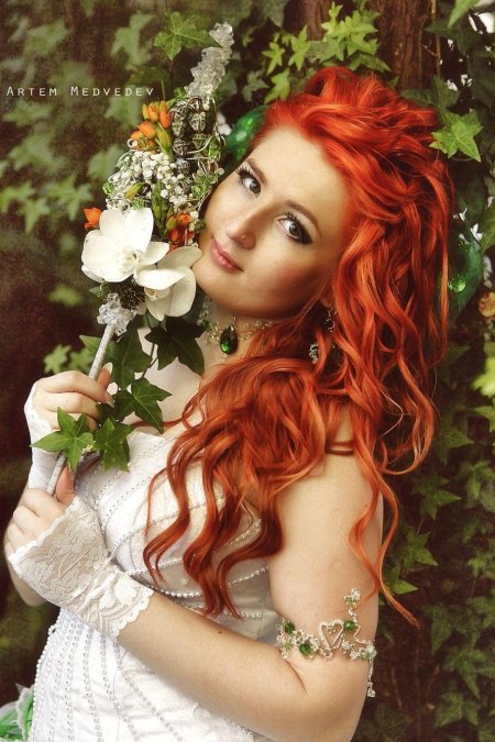 Рыжая девушка красивая