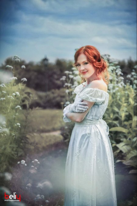 Рыжая девушка