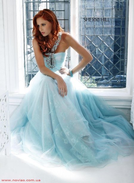 Голубое свадебное платье