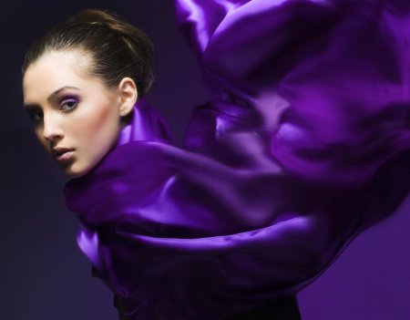 Женщина в фиолетовом