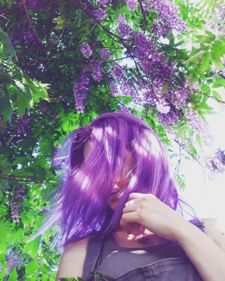 Девушки с фиолетовыми волосами