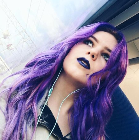 Красивые девушки с фиолетовыми волосами