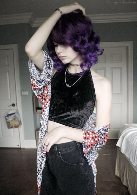 Эмо с фиолетовыми волосами