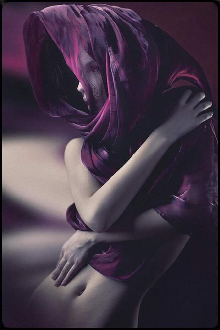 Девушка в фиолетовом