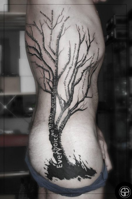 Тату дерево на ребрах