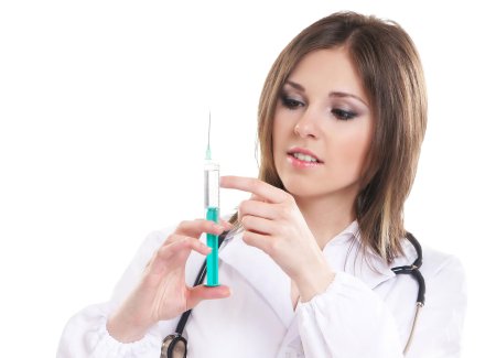 Медсестра со шприцем