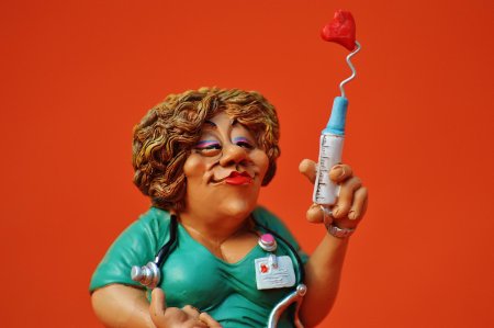 Смешная медсестра