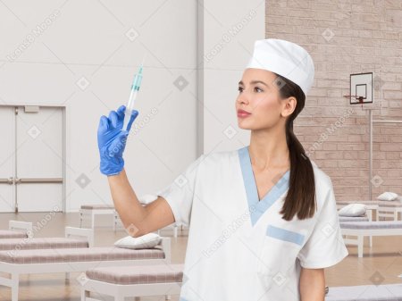 Врач со шприцем