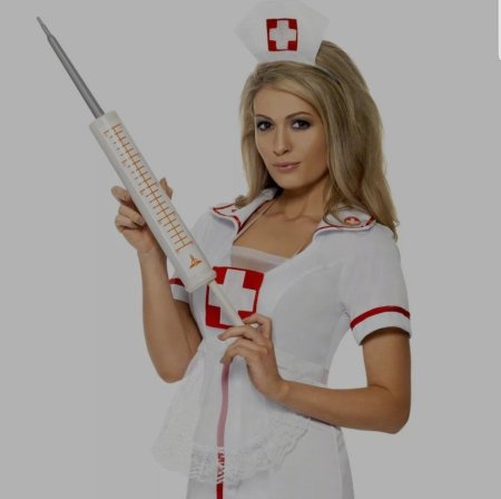 Медсестра со шприцем