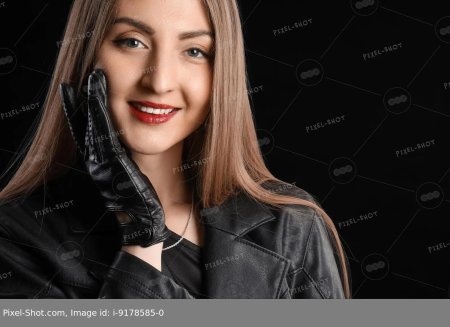 Женщины в кожаных перчатках