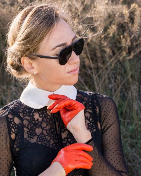 Красные кожаные перчатки женские