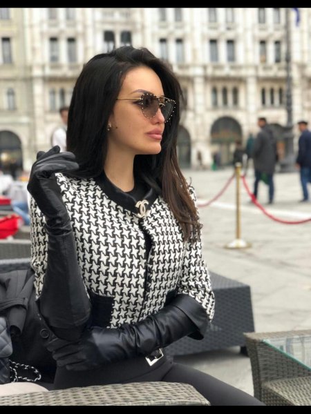 Образ с длинными перчатками